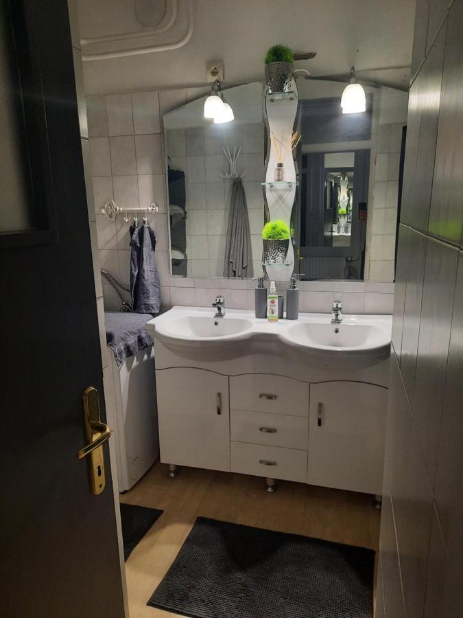 Downtown'S Pearl Apartment Pecs Luaran gambar